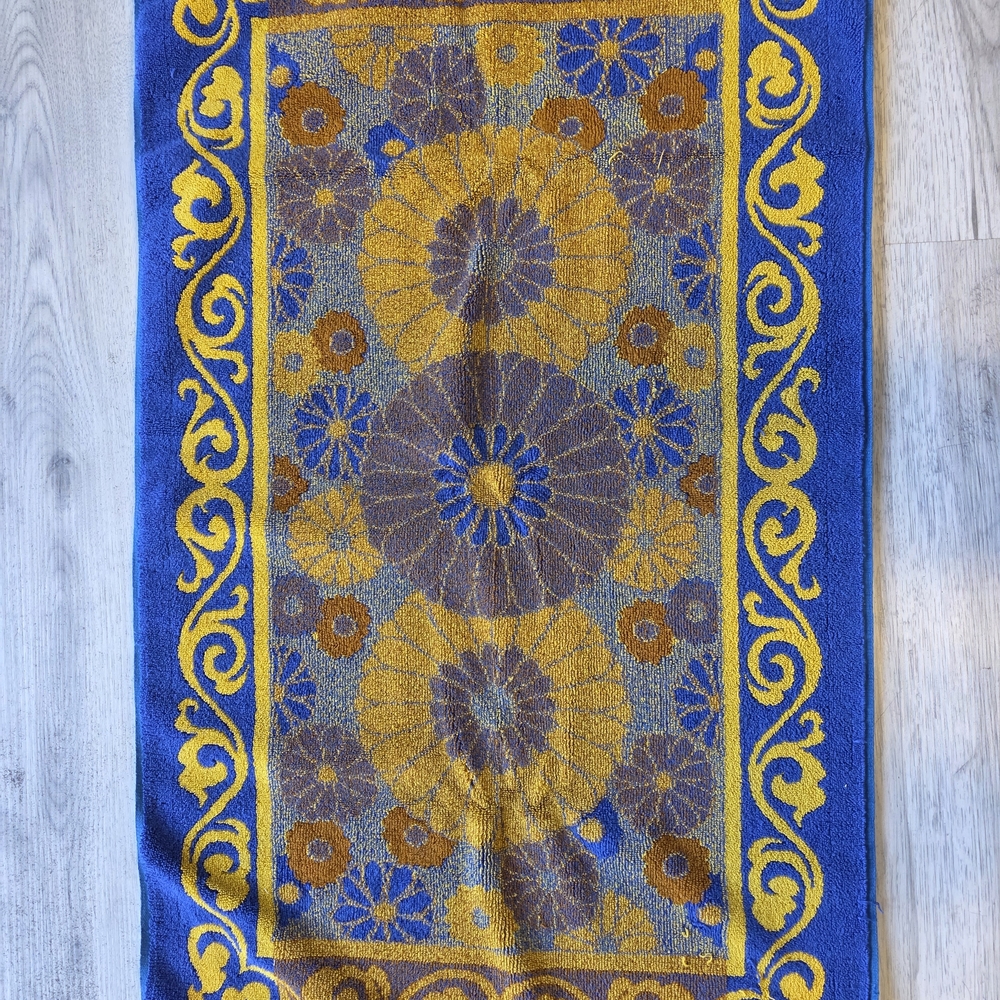 Fieldcrest Blue and Yellow Patterned Rug - Picture 3 of 7